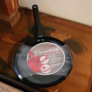 Safe-T-Grip 9" Fry Pan with lid Non Stick NIP